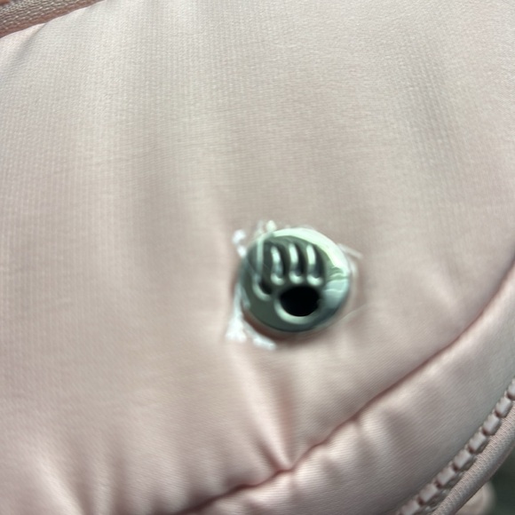 BEARPAW Crossbody/waist bag/fanny pack, 2 zipper compartments + Ear pod case - Picture 10 of 11